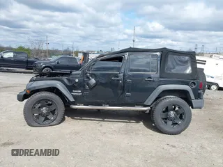 2013 Jeep Wrangler Unlimited Sport z VIN 1C4HJWDG3DL697226, wystawiony jako IAAI lot #42053059 z przebiegiem 134 504 mil mil oraz . Historia ofert i sprzedaży dostępna na DreamBid. Obrazek 14.