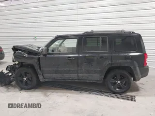 2014 Jeep Patriot Latitude z VIN 1C4NJRFB7ED694024, wystawiony jako IAAI lot #41354423 z przebiegiem 177 854 mil mil oraz . Historia ofert i sprzedaży dostępna na DreamBid. Obrazek 14.