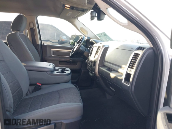 2015 Ram 1500 Big Horn z VIN 1C6RR7LM1FS728001, wystawiony jako IAAI lot #41421255 z przebiegiem 125 037 mil mil oraz . Historia ofert i sprzedaży dostępna na DreamBid. Obrazek 5.