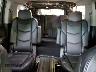 2020 Cadillac Escalade ESV Luxury z VIN 1GYS4HKJXLR150354, wystawiony jako Copart lot #56386485 z przebiegiem 131 803 mil mil oraz Szkoda całkowita • Salvage title. Historia ofert i sprzedaży dostępna na DreamBid. Obrazek 10.