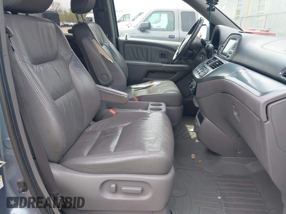 2010 Honda Odyssey Touring with VIN 5FNRL3H93AB008129, listed as a IAAI auction lot 42115112 with 260,075 mi miles. Bid and sale history available at carsss.com. Image 5.