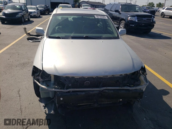 2000 Toyota Avalon XL with VIN 4T1BF28B7YU112576, listed as a Copart auction lot 59726505 with 242,412 mi miles and Salvage title. Bid and sale history available at DreamBid. Image 5.