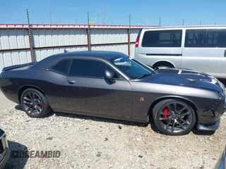 2020 Dodge Challenger R/T Scat Pack z VIN 2C3CDZFJ4LH230781, wystawiony jako IAAI lot #41990428 z przebiegiem 55 315 mil mil oraz . Historia ofert i sprzedaży dostępna na DreamBid. Obrazek 13.