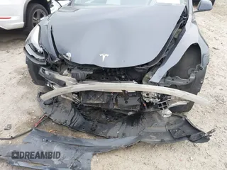 2022 Tesla Model 3 Long Range z VIN 5YJ3E1EB8NF315359, wystawiony jako IAAI lot #42035599 z przebiegiem 54 974 mil mil oraz . Historia ofert i sprzedaży dostępna na DreamBid. Obrazek 6.