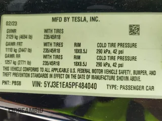2023 Tesla Model 3 z VIN 5YJ3E1EA5PF484040, wystawiony jako IAAI lot #42128327 z przebiegiem 51 210 mil mil oraz . Historia ofert i sprzedaży dostępna na DreamBid. Obrazek 9.