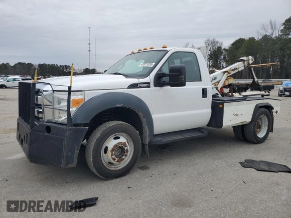 2014 Ford F-550 XL z VIN 1FDUF5HT8EEB42730, wystawiony jako Copart lot #42031355 z przebiegiem 60 863 mil mil oraz Czysty tytuł • Clean title. Historia ofert i sprzedaży dostępna na DreamBid. Obrazek 1.
