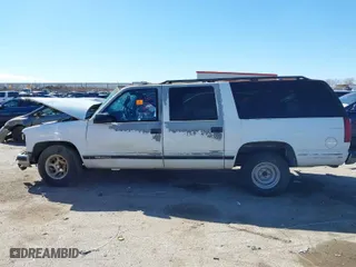 1996 GMC Suburban with VIN 1GDEC16R8TJ738647, listed as a IAAI auction lot 41688543 with 216,078 mi miles. Bid and sale history available at carsss.com. Image 15.