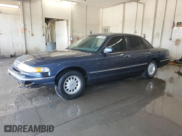 1997 Ford Crown Victoria LX с VIN 2FALP74W2VX109574, выставлен на аукционе Copart как лот 56222925 с пробегом 175 901 миль миль и Списание • Salvage title. История ставок и продаж доступна на DreamBid. Изображение 1.