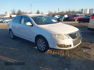 2008 Volkswagen Passat Turbo z VIN WVWJK73C78P120376, wystawiony jako IAAI lot #41742149 z przebiegiem 162 215 mil mil oraz . Historia ofert i sprzedaży dostępna na DreamBid. Obrazek 1.