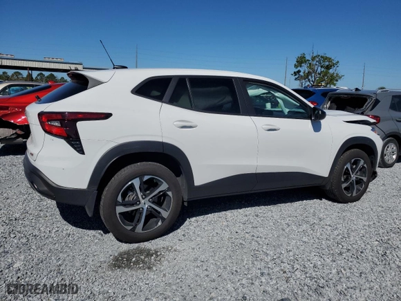 2024 Chevrolet Trax 1RS with VIN KL77LGE27RC117463, listed as a Copart auction lot 49253985 with 24,194 mi miles and Salvage Title. Bid and sale history available at carsss.com. Image 3.
