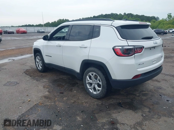 2024 Jeep Compass Latitude with VIN 3C4NJDBN5RT100534, listed as a IAAI auction lot 42190920 with 22,263 mi miles and . Bid and sale history available at carsss.com. Image 3.