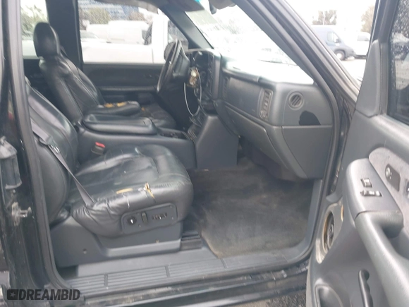 2000 Chevrolet Silverado 1500 LS with VIN 2GCEC19T8Y1292707, listed as a IAAI auction lot 41806145 with 207,370 mi miles. Bid and sale history available at carsss.com. Image 5.