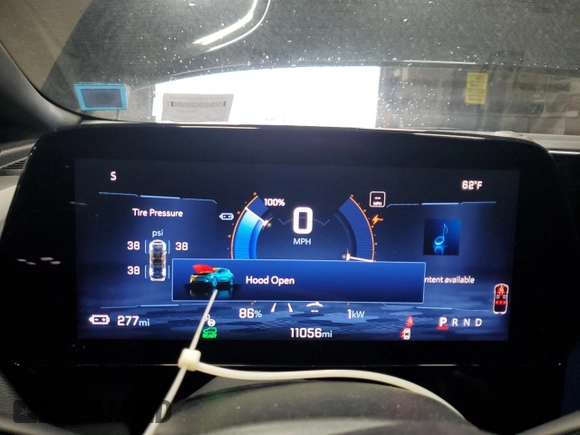 2024 Chevrolet Equinox EV RS z VIN 3GN7DSRP6RS270667, wystawiony jako Copart lot #54726445 z przebiegiem 11 056 mil mil oraz Szkoda całkowita • Salvage title. Historia ofert i sprzedaży dostępna na DreamBid. Obrazek 9.