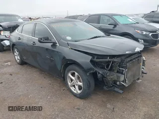 2016 Chevrolet Malibu LS z VIN 1G1ZB5ST4GF345635, wystawiony jako IAAI lot #41493143 z przebiegiem 102 107 mil mil oraz . Historia ofert i sprzedaży dostępna na DreamBid. Obrazek 1.