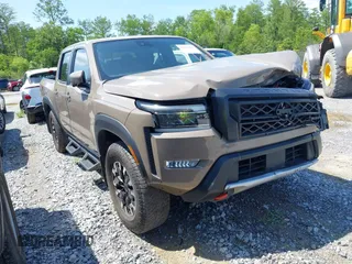 2023 Nissan Frontier Pro-4X z VIN 1N6ED1EK1PN602636, wystawiony jako IAAI lot #42018405 z przebiegiem 58 012 mil mil oraz . Historia ofert i sprzedaży dostępna na DreamBid. Obrazek 1.