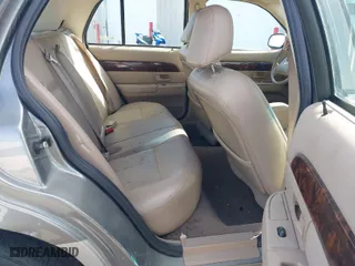 2004 Mercury Grand Marquis GS with VIN 2MEFM74W74X678515, listed as a IAAI auction lot 41916962 with 121,789 mi miles. Bid and sale history available at carsss.com. Image 8.