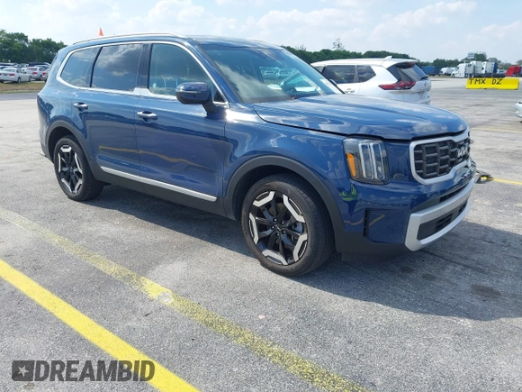 2025 Kia Telluride S with VIN 5XYP64GC0SG581646, listed as a IAAI auction lot 42063284 with 12,561 mi miles and . Bid and sale history available at DreamBid. Image 1.