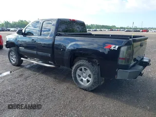 2011 GMC Sierra 1500 SLE z VIN 1GTR2VE35BZ165574, wystawiony jako IAAI lot #42241050 z przebiegiem 197 335 mil mil oraz . Historia ofert i sprzedaży dostępna na DreamBid. Obrazek 3.