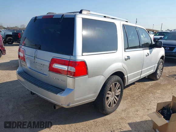 2011 Lincoln Navigator z VIN 5LMJJ2H56BEJ08330, wystawiony jako IAAI lot #41668494 z przebiegiem 266 944 mil mil oraz . Historia ofert i sprzedaży dostępna na DreamBid. Obrazek 4.
