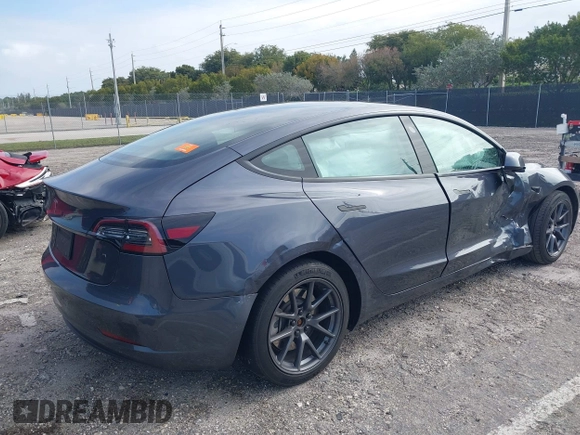 2023 Tesla Model 3 z VIN 5YJ3E1EA0PF403168, wystawiony jako IAAI lot #42002584 z przebiegiem 35 875 mil mil oraz . Historia ofert i sprzedaży dostępna na DreamBid. Obrazek 4.