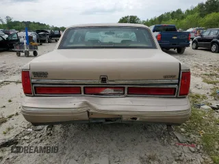 1997 Lincoln Town Car Signature z VIN 1LNLM82W8VY705599, wystawiony jako Copart lot #53096165 z przebiegiem 166 585 mil mil oraz Tytuł czysty. Historia ofert i sprzedaży dostępna na DreamBid. Obrazek 6.