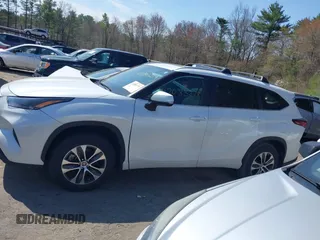2024 Toyota Highlander LE z VIN 5TDKDRBH6RS544226, wystawiony jako IAAI lot #42083278 z przebiegiem 6 066 mil mil oraz . Historia ofert i sprzedaży dostępna na DreamBid. Obrazek 13.