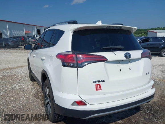 2018 Toyota RAV4 XLE с VIN JTMWFREV7JJ735295, выставлен на аукционе IAAI как лот 42452894 с пробегом 103 974 миль миль и . История ставок и продаж доступна на DreamBid. Изображение 3.