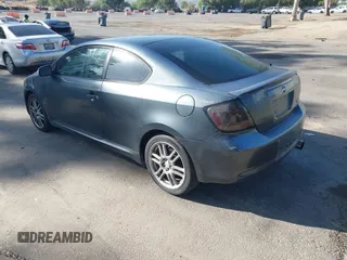 2005 Scion tC z VIN JTKDE167750030271, wystawiony jako IAAI lot #42327407 z przebiegiem 170 452 mil mil oraz . Historia ofert i sprzedaży dostępna na DreamBid. Obrazek 3.