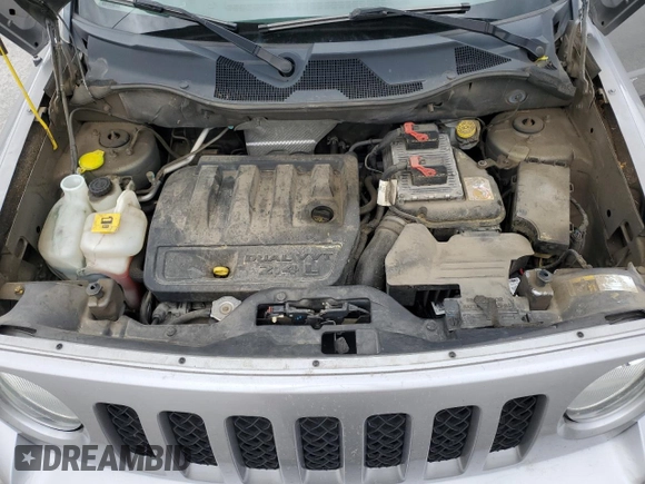 2016 Jeep Patriot Latitude with VIN 1C4NJRFB0GD522016, listed as a Copart auction lot 54688695 with 104,587 mi miles and Salvage title. Bid and sale history available at DreamBid. Image 12.