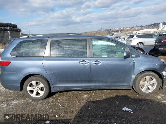 2016 Toyota Sienna LE AAS with VIN 5TDKK3DCXGS734130, listed as a IAAI auction lot 41519212 with 88,137 mi miles. Bid and sale history available at carsss.com. Image 13.