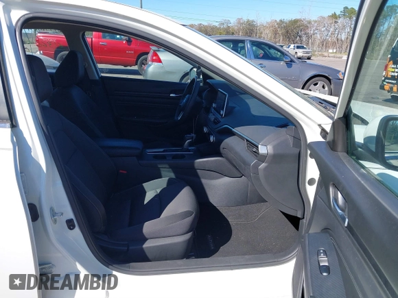 2019 Nissan Altima S with VIN 1N4BL4BV8KC102217, listed as a IAAI auction lot 41726559 with 84,310 mi miles and . Bid and sale history available at carsss.com. Image 5.