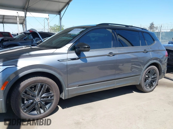 2022 Volkswagen Tiguan SE R-Line Black with VIN 3VVCB7AX8NM039730, listed as a IAAI auction lot 42313651 with 71,759 mi miles and . Bid and sale history available at DreamBid. Image 15.