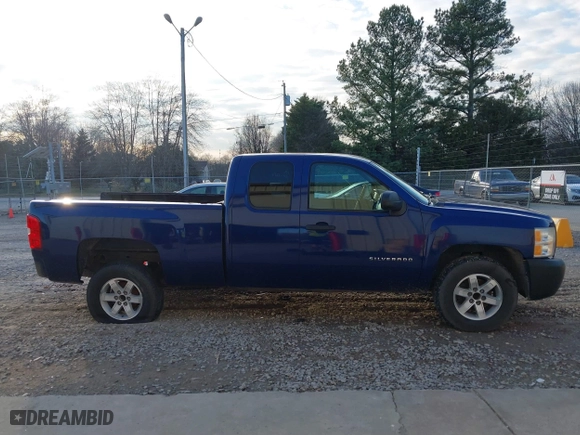2013 Chevrolet Silverado 1500 LT with VIN 1GCRCSE09DZ338310, listed as a IAAI auction lot 41509184 with 174,403 mi miles. Bid and sale history available at carsss.com. Image 14.