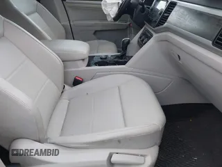 2022 Volkswagen Atlas SE z VIN 1V2KR2CA1NC555087, wystawiony jako IAAI lot #40921013 z przebiegiem 62 834 mil mil oraz . Historia ofert i sprzedaży dostępna na DreamBid. Obrazek 5.