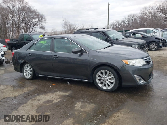 2012 Toyota Camry XLE z VIN 4T1BD1FK1CU048272, wystawiony jako IAAI lot #41711586 z przebiegiem 104 734 mil mil oraz . Historia ofert i sprzedaży dostępna na DreamBid. Obrazek 13.