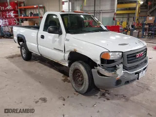 2006 GMC Sierra 2500HD Work Truck with VIN 1GTHC24U76E280644, listed as a IAAI auction lot 41374352 with 272,086 mi miles. Bid and sale history available at carsss.com. Image 1.