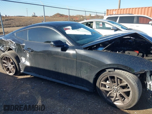 2024 Ford Mustang EcoBoost z VIN 1FA6P8TH1R5118490, wystawiony jako IAAI lot #41720519 z przebiegiem Nie podano mil oraz . Historia ofert i sprzedaży dostępna na DreamBid. Obrazek 12.