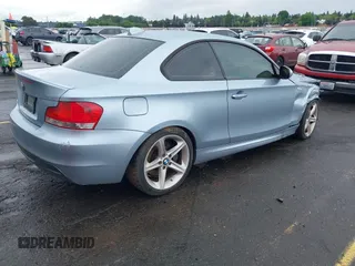 2010 BMW 1 Series 135i z VIN WBAUC7C5XAVK96378, wystawiony jako IAAI lot #42249530 z przebiegiem Nie podano mil oraz . Historia ofert i sprzedaży dostępna na DreamBid. Obrazek 4.