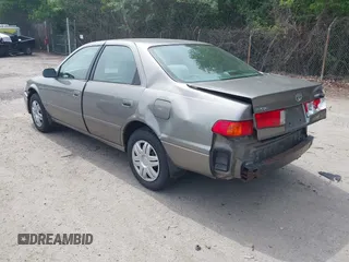 2001 Toyota Camry CE z VIN 4T1BG22K51U032141, wystawiony jako IAAI lot #42332835 z przebiegiem 143 313 mil mil oraz . Historia ofert i sprzedaży dostępna na DreamBid. Obrazek 3.