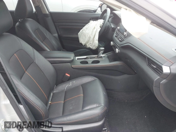 2020 Nissan Altima SR z VIN 1N4BL4CV5LN301259, wystawiony jako IAAI lot #42150709 z przebiegiem 52 512 mil mil oraz . Historia ofert i sprzedaży dostępna na DreamBid. Obrazek 5.