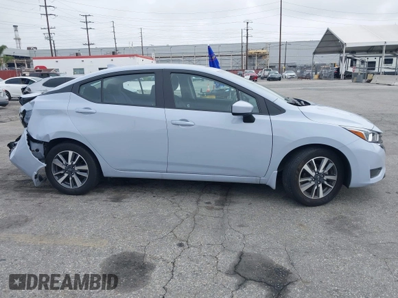 2024 Nissan Versa SV z VIN 3N1CN8EV8RL883656, wystawiony jako IAAI lot #42189707 z przebiegiem 18 509 mil mil oraz . Historia ofert i sprzedaży dostępna na DreamBid. Obrazek 12.
