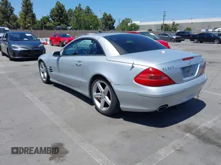 2006 Mercedes-Benz SL 500 z VIN WDBSK75F46F115066, wystawiony jako IAAI lot #42410594 z przebiegiem 168 177 mil mil oraz . Historia ofert i sprzedaży dostępna na DreamBid. Obrazek 3.