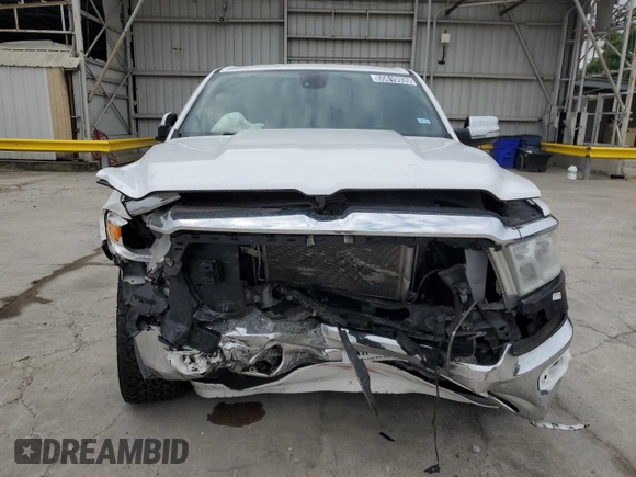 2019 Ram 1500 Big Horn z VIN 1C6RREBT1KN666072, wystawiony jako Copart lot #55610935 z przebiegiem 146 360 mil mil oraz Czysty tytuł • Clean title. Historia ofert i sprzedaży dostępna na DreamBid. Obrazek 5.