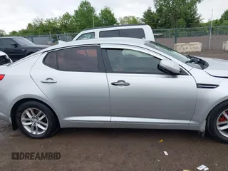 2013 Kia Optima LX z VIN KNAGM4A75D5431221, wystawiony jako IAAI lot #42244970 z przebiegiem 138 157 mil mil oraz . Historia ofert i sprzedaży dostępna na DreamBid. Obrazek 14.