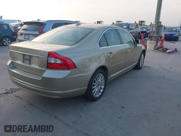 2007 Volvo S80 I6 with VIN YV1AS982471016600, listed as a IAAI auction lot 42068122 with 100,083 mi miles. Bid and sale history available at carsss.com. Image 4.