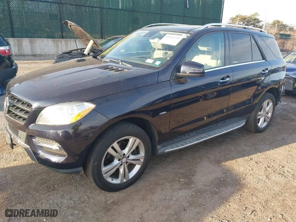 2012 Mercedes-Benz M-Class ML 350 with VIN 4JGDA5HB2CA067260, listed as a IAAI auction lot 41913715 with 97,766 mi miles. Bid and sale history available at carsss.com. Image 2.