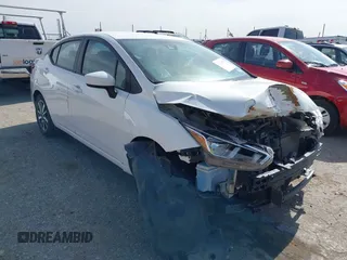 2022 Nissan Versa SV z VIN 3N1CN8EV4NL839437, wystawiony jako IAAI lot #42020629 z przebiegiem 46 138 mil mil oraz . Historia ofert i sprzedaży dostępna na DreamBid. Obrazek 1.