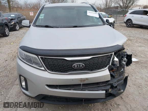 2015 Kia Sorento LX with VIN 5XYKTCA60FG639261, listed as a IAAI auction lot 41255907 with 133,665 mi miles and . Bid and sale history available at DreamBid. Image 12.