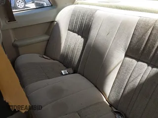 1987 Ford Thunderbird z VIN 1FABP6033HH213366, wystawiony jako IAAI lot #42368900 z przebiegiem Nie podano mil oraz . Historia ofert i sprzedaży dostępna na DreamBid. Obrazek 8.