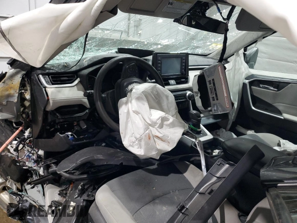 2019 Toyota RAV4 XLE with VIN 2T3P1RFV0KW059311, listed as a Copart auction lot 59777515 with Not provided miles and Salvage title. Bid and sale history available at DreamBid. Image 8.